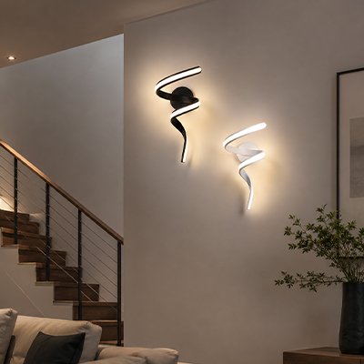 Applique murale escalier avec éclairage LED pour un intérieur contemporain.