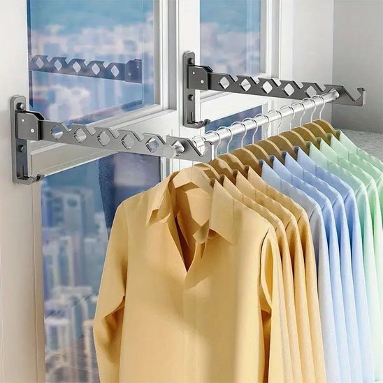 Étendoir à linge mural rétractable robuste pour sécher plusieurs vêtements sans encombrer l'espace.