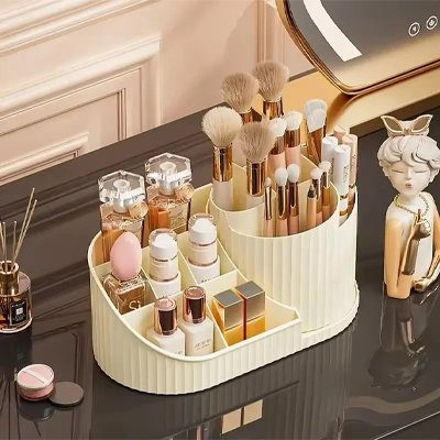 Organisateur maquillage rotatif idéal pour ranger les cosmétiques du quotidien.